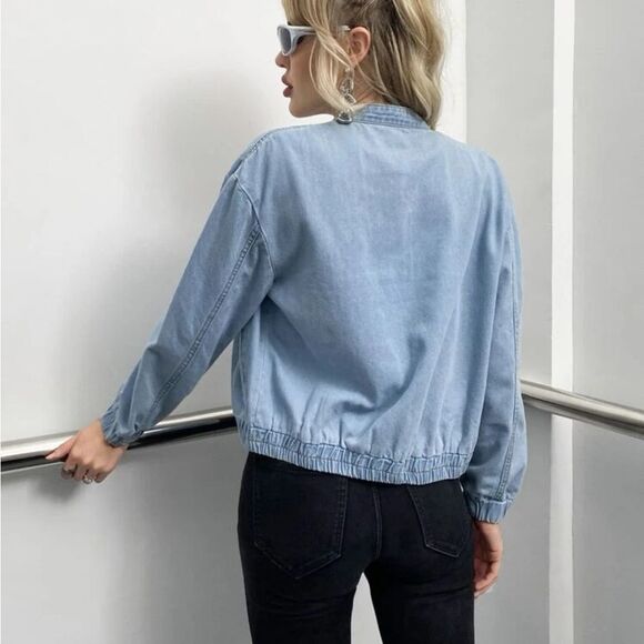 Light wash denim jacket - Picture 4 of 6